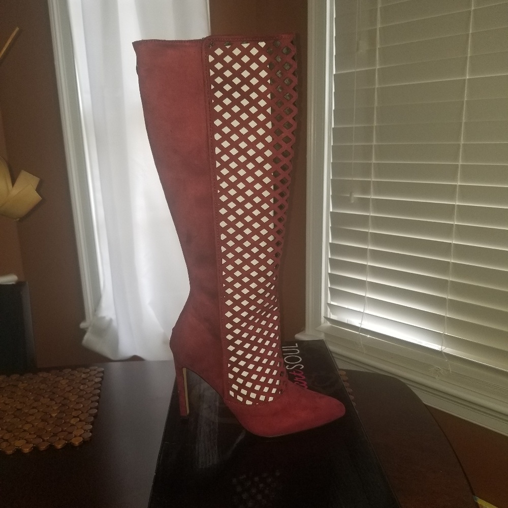 Boots - Picture 4 of 7